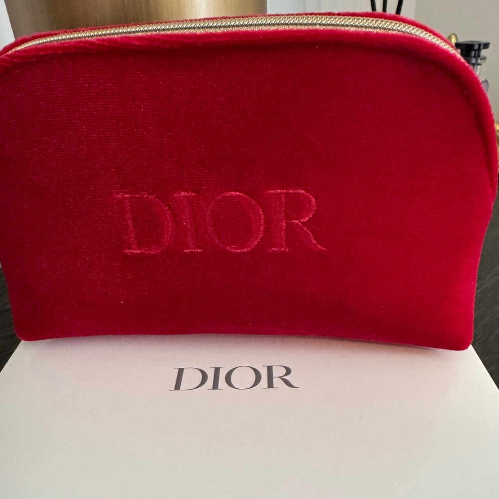 New! Dior Cosmetic Makeup Red Velvet Pouch 
Red ~